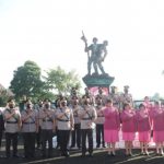 Dalam Rangka Hut ke-76 Bhayangkara, Polres Tomohon Ziarah ke Taman Makam Pahlawan