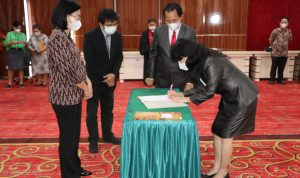 Rektor Kumaat Lantik Anggota Senat