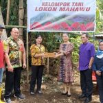 drg. Jeand’arc Senduk Karundeng Kukuhkan Poktan Tani Hutan Lokon Mahawu