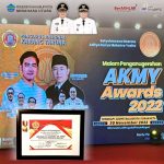 Bupati Joune Ganda Terima Penghargaan Dari Pengurus Nasional Karang Taruna.