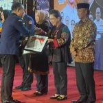 Pj Bupati Sangihe Rinny Tamuntuan Terima Penghargaan Satya Lencana Aditya Karya Mahatva Yodha