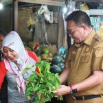 Sambangi Pasar Girian, Wali Kota Bitung Cek Harga Bapok
