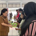 Hadapi Krisis Pangan 2023, Pemkab Sangihe Serahkan Bantuan ke Kelompok Tani