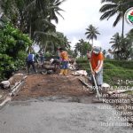 Manfaatkan Dana Desa Tahap II dan III, Pemdes dan Warga Talikuran Satu Kerjakan Betonisasi Bahu Jalan dan Drainase