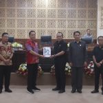 Paripurna DPRD Kota Tomohon, Walikota Caroll Jelaskan Ranperda Pajak dan Retribusi Daerah