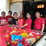 Peringati Dua Tahun Kepemimpinan Maurits-Hengky, Dinas Pendidikan Bagikan Ratusan Paket Sembako
