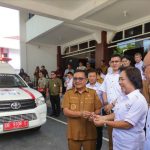 Serahkan Kendaraan Operasional, Ini Pesan Maurits Mantiri Kepada PMI Kota Bitung