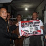 Ringankan Beban Korban Kebakaran, Wali Kota Tomohon Caroll Senduk Beri Bantuan Korban Kebakaran