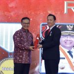 Walikota Tomohon Caroll Senduk Terima Penghargaan Manggala Karya Kencana Dari Kepala BKKBN RI