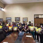 Wakili Gubernur Olly Dondokambey, Sekwan Sulut Sandra Moniaga Berbagi Tali Kasih Petugas Cleaning Service