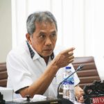 Boy Tumiwa Sorot Ruas Jalan Pontak – Mopolo Yang Rusak