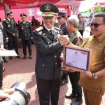 Dukung Pembinaan Desa Sadar Hukum, Wali Kota Bitung Terima Penghargaan Kemenkumham Sulut