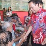 Walikota Senduk Terus Salurkan Bantuan Intensif Bagi Lansia di 4 Kelurahan
