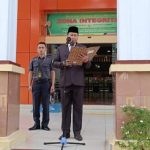 Juply Pansariang Selaku Inspektur Upacara Dalam Rangka Hari Kesaktian Pancasila di Pengadilan Negeri Airmadidi