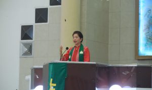 Dipimpin Ketua WKI Rayon Tomohon, Walikota Senduk Ikuti Ibadah Jemaat GMIM Eben Heazer Woloan