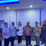 Pj Wali Kota Asripan Nani Serahkan Proposal Usulan Pembangunan Dua Stadion Ke Menpora RI