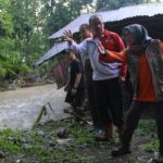 Wali Kota Asripan Nani Pantau Lokasi Banjir di RT 24 Kelurahan Gogagoman