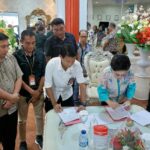 Pemkab dan Bawaslu Sangihe Tandatangani NPHD Pilkada 2024