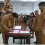 Pj.Bupati Jemmy Kumendong laksanakan penandatanganan Pakta Integritas Perjanjian Kinerja Tahun 2024