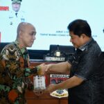 Pj.Bupati Kumendong Terima Penghargaan Kontribusi Capaian Penerimaan Pajak Tahun 2023,Untuk Pembangunan Daerah Minahasa