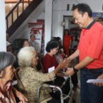 Walikota Senduk Lanjutkan Beri Bantuan Insentif  Kepada Lansia