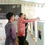 Asisten I Pemkot Kotamobagu Hadiri dan Salurkan Hak Suaranya saat Simulasi Pemungutan Suara Pemilu 2024