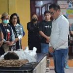 Joune Ganda Melayat Istri Mantan Bupati Minut Sompie Singal