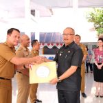 Wali Kota Asripan Nani Serahkan SPPDT PBB Tahun 2024