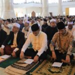 Pj Wali Kota Asripan Nani Laksanakan Sholat Idul Adha 1445 H di Masjid Agung Baitul Makmur