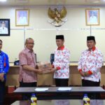 Pemkot Kotamobagu Serahkan Bantuan Bagi Warga Terdampak Banjir di Kabupaten Bolsel
