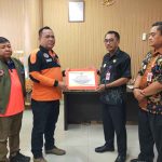 BNPB Serahkan Bantuan Siaga Darurat Gunung Awu di Sangihe