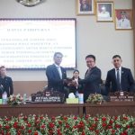 Ridel Marentek Diambil Sumpah/Janji Pengganti Antar Waktu Pimpinan DPRD Minsel