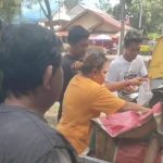 Nikmati Rasa Syukur, Simpatisan GM-WIN Bagikan Ikan ke Masyarakat