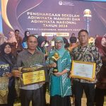Peduli Lingkungan, SDN 2 Poyowa Besar Menerima Piala Adiwiyata Mandiri dari Kementrian LHK