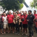 Rinny Tamuntuan ngopi bersama Buruh Bagasi, Bukti Kedekatannya dengan Masyarakat Kecil