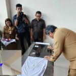 Resmikan Gedung Perpustakaan, Wounde Soroti Instalasi Listrik yang Tidak Rapi