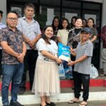 PUD Pasar Mitra Peduli Bencana Dan Serahkan Bantuan Ke Warga Terdampak Longsor Di Desa Pangu
