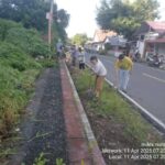 Masyarakat Watuliney Gotong Royong Jaga Kebersihan Lingkungan