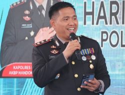 Gembira dan Akrab, aksi panggung Kapolres Mitra meriahkan Syukuran Hari Bhayangkara ke-79 di kantor Polres Mitra