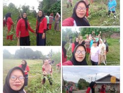 Jajaran Pemerintah  Desa Buku Tenggara Gotong Royong Bersihkan Lapangan Tempat Upacara Hut RI Ke 80