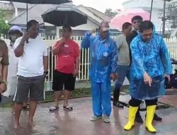 Gegara Diguyur Hujan, Wali Kota Hengky Turun Langsung ke Lokasi Banjir