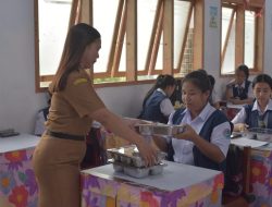 282 Siswa SMPN 1 Tahuna Terima Makanan Bergizi Gratis