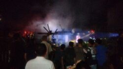 Si Jago Merah Lahap Habis Dua Rumah Warga di Desa Talikuran – Sonder 