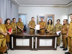 Bupati Mitra Ronald Kandoli Tanda Tangani SK Dana Hibah KONI