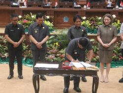 Rapat Paripurna, KUA-PPAS APBD Sulut T.A 2025 Di Tandatangani Pimpinan DPRD Dan Gubernur