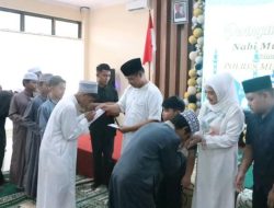 Didampingi Ketua Bhayangkari Cabang Mitra dan keluarga, Kapolres Berbagi Sedekah dengan Anak-anak Pesantren Al-Fatah Belang