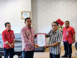 Nolly Moses Ratela Terima Surat Perintah Tugas (PLT) Kepala Dinas Pendidikan 