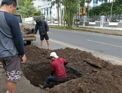 PDAM Tomohon Perbaiki Kebocoran Pipa Depan Kantor Sinode, Distribusi Air Sementara Hari Ini Dihentikan