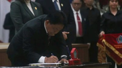 Rapat Paripurna, Ketua DPRD Sulut Fransiscus Silangen Tutup Buka Masa Sidang Kedua Dan Ketiga Tahun 2026