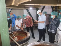 Walikota Caroll Senduk Dampingi Dubes Sandeep Chakravorty Tinjau Ekspor di Pabrik Gula Aren Masarang